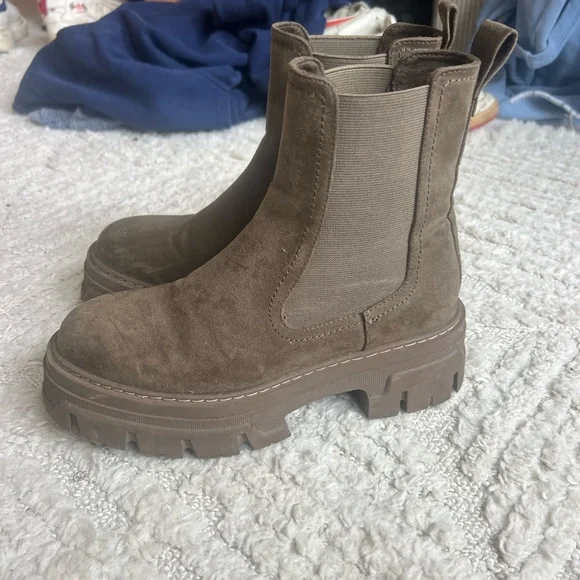 H&M Chelsea boot worn once perfect condition - Picture 2 of 3